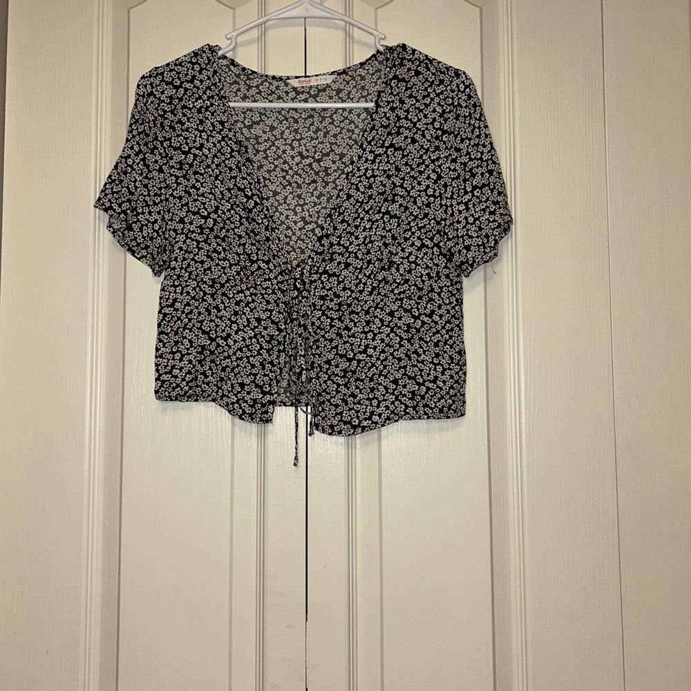 ROMWE Black and White Floral Tie Front Crop Blouse